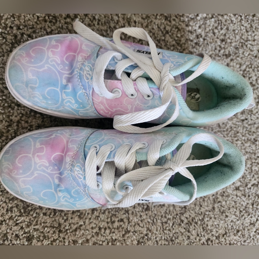 Heelys shoes youth size 4. Pastel